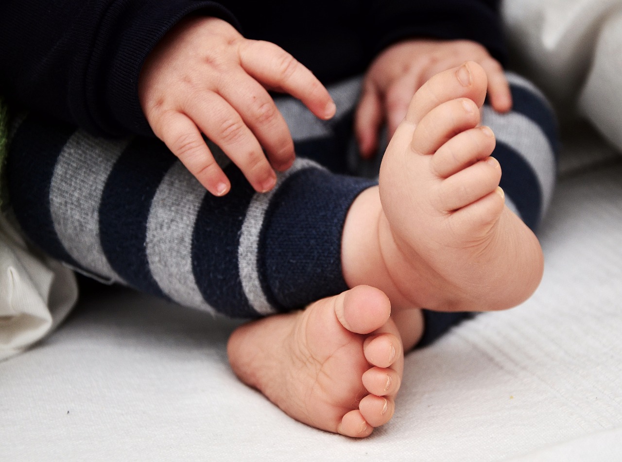 感冒能给试管代生的孩子喂母乳吗（感冒可不可以给试管代生的孩子喂母乳母体）